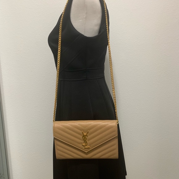 Saint Lauren Monogram Medium Wallet on Chain - Picture 13 of 13